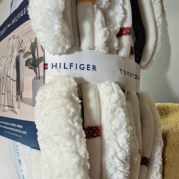 ​Tommy Hilfiger Luxe Plush Sherpa Throw Blanket - Plaid Multi/White - Picture 4 of 4